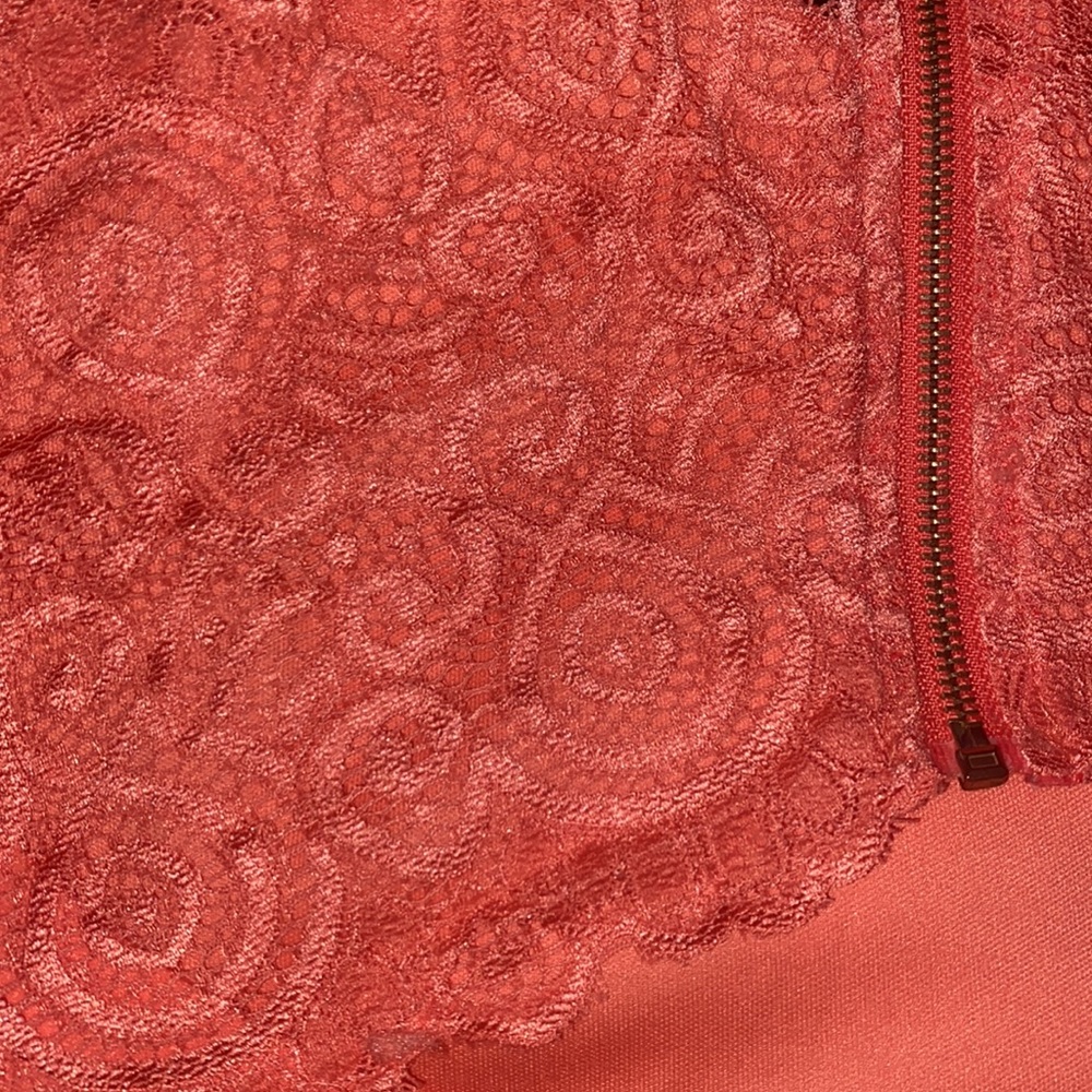🧡 Lace Racerback Tank - Picture 3 of 6